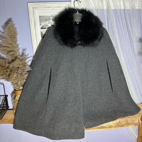 Cape - Picture 1 of 6